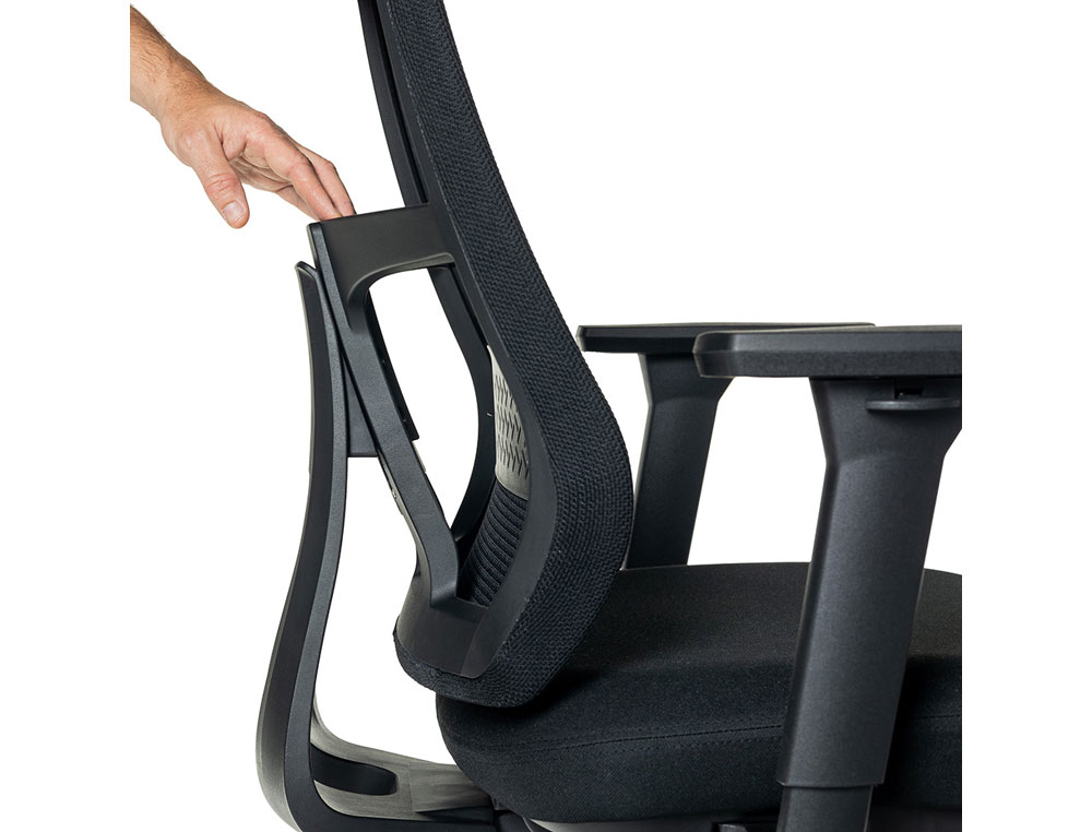 SILLA ROCADA DIRECCION CON BRAZOS REGULABLES BASE POLIMERO RESPALDO DE MALLA Y ASIENTO EN TELA AZUL